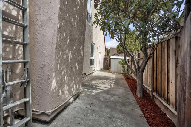 2380 Cabrillo Dr, Hayward CA: https://media.crmls.org/mediaz/9afc79bb-0310-4acc-a708-b10c7b8719f2.jpg