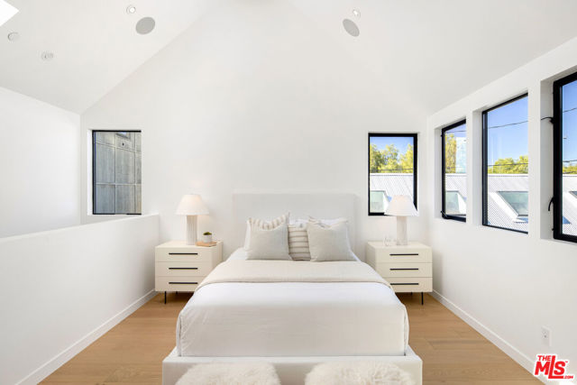 1821 Penmar Avenue, Venice CA: https://media.crmls.org/mediaz/9afc8da2-d8d9-459d-8a38-f305f1d8f38b.jpg