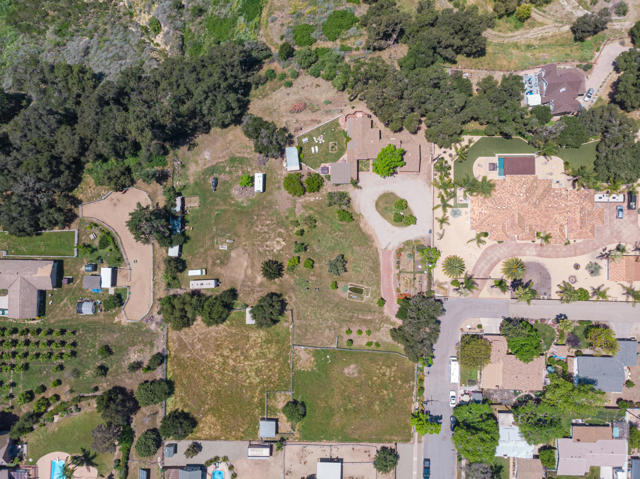 250 Verde Oak Drive, Oak View CA: https://media.crmls.org/mediaz/9afcc1c8-4fb9-4435-ae68-bb57b418e23a.jpg
