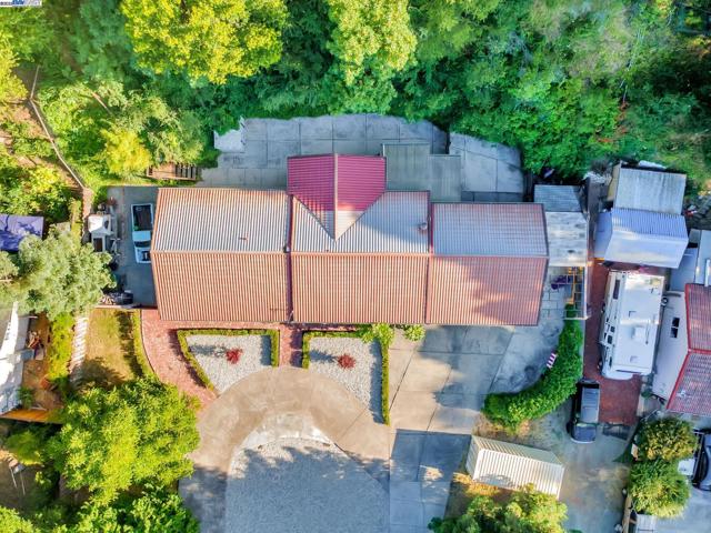 3950 Pinole Valley Rd, Pinole CA: https://media.crmls.org/mediaz/9afcfa15-09ca-469a-b5db-f00d3d2ad84d.jpg