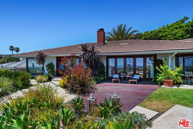 1166 LAS PULGAS Place, Pacific Palisades CA: https://media.crmls.org/mediaz/9afd2b1f-13b1-4484-b012-47ddf0404eb6.jpg