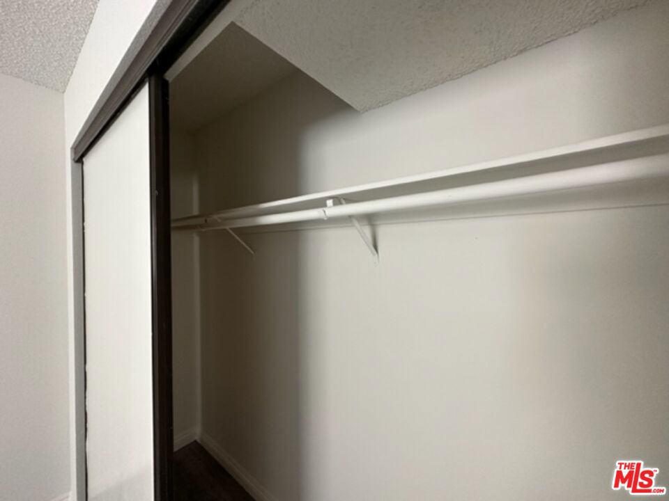 https://media.crmls.org/mediaz/9afd90ed-f9a6-40ba-990f-52eb518aa9cd.jpg?preset=X-Large