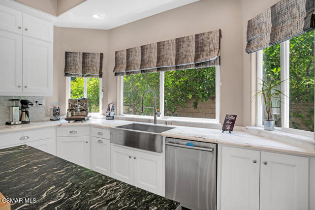 4953 Kilburn Court, Oak Park CA: https://media.crmls.org/mediaz/9afde018-789b-4366-8478-6af4891c95f6.jpg