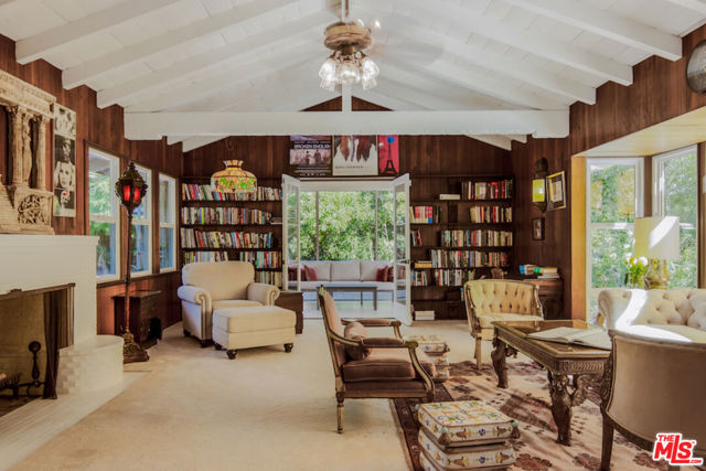 7917 Woodrow Wilson Drive, Los Angeles CA: https://media.crmls.org/mediaz/9afe0ca8-ee6b-42d6-a698-d6526504cf27.jpg