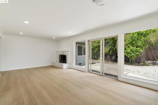 2847 Shane Dr, Richmond CA: https://media.crmls.org/mediaz/9afe1267-79a4-45e0-b5eb-3602fd90e45f.jpg