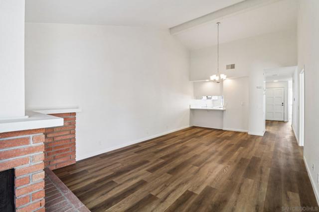 4064 Crystal Dawn Ln, San Diego CA: https://media.crmls.org/mediaz/9afe1ac8-0d8a-45ff-91b9-39a83ff17348.jpg