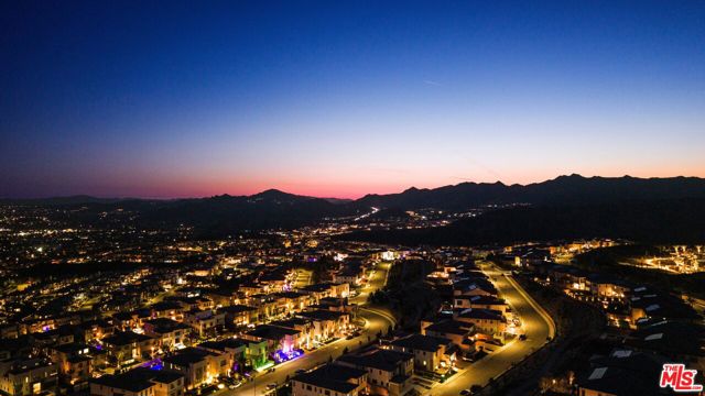 20216 W Albion Way, Porter Ranch CA: https://media.crmls.org/mediaz/9afe598b-0dda-400d-8158-873af7cb1f32.jpg