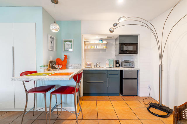 689 E Camino Parocela, Palm Springs CA: https://media.crmls.org/mediaz/9afe72d7-4201-4715-8e7b-1e0dc17f77e9.jpg