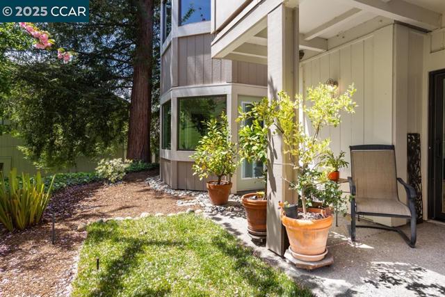 644 Terra Calif Dr, Walnut Creek CA: https://media.crmls.org/mediaz/9aff6987-9033-4789-b2f7-98b3a247ed9a.jpg