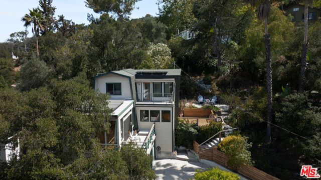 1212 Fernwood Pacific Drive, Topanga CA: https://media.crmls.org/mediaz/9aff754b-2ad3-4908-be42-16e92452bbd0.jpg