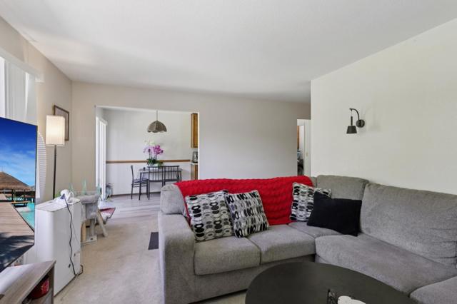 880 Apricot Lane, Hollister CA: https://media.crmls.org/mediaz/9affa1ed-9cad-47ec-b1b0-8234bc1025d6.jpg
