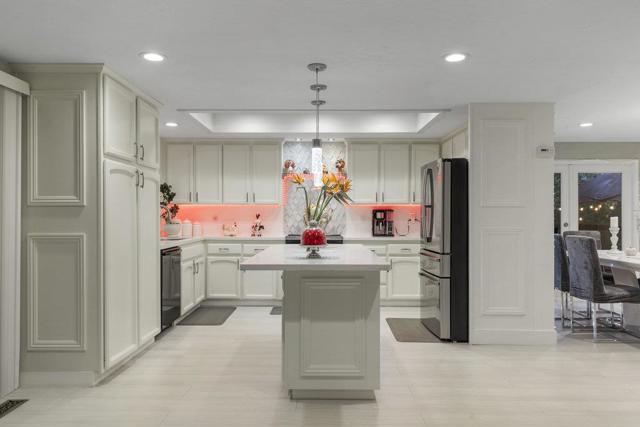 16761 Dry Creek Court, Morgan Hill CA: https://media.crmls.org/mediaz/9affabde-b7a3-4da8-88e1-fc896abef3b8.jpg