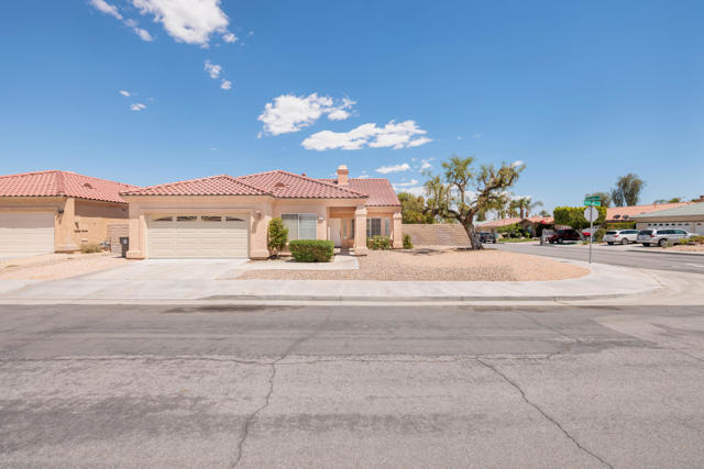 40670 Posada Court, Palm Desert CA: https://media.crmls.org/mediaz/9affb442-8dda-4385-9a22-5c712fa97d2b.jpg