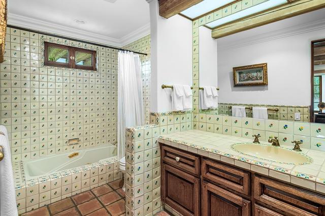Image 46 of 70 For 72200 Clancy Lane