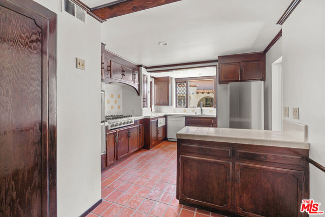 808 Woodacres Road, Santa Monica CA: https://media.crmls.org/mediaz/9b00eb4d-6541-43e7-80d2-e86d2e8056cf.jpg