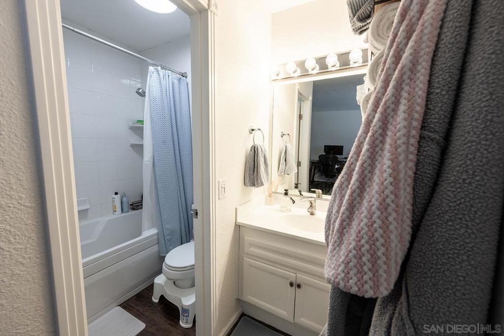 4211 Iowa St - photo 10