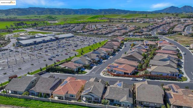 1577 Chianti LN, Brentwood CA: https://media.crmls.org/mediaz/9b0113cc-d7a2-47d1-9d0b-9749930aa320.jpg