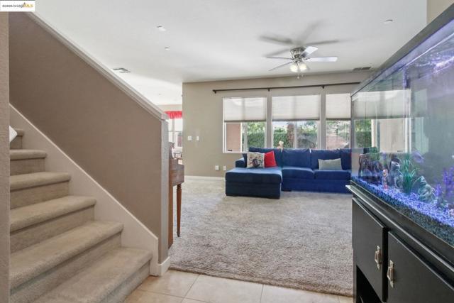 124 Clear Lake Ct, Oakley CA: https://media.crmls.org/mediaz/9b0237a6-47e0-4540-9574-85834d060c8b.jpg