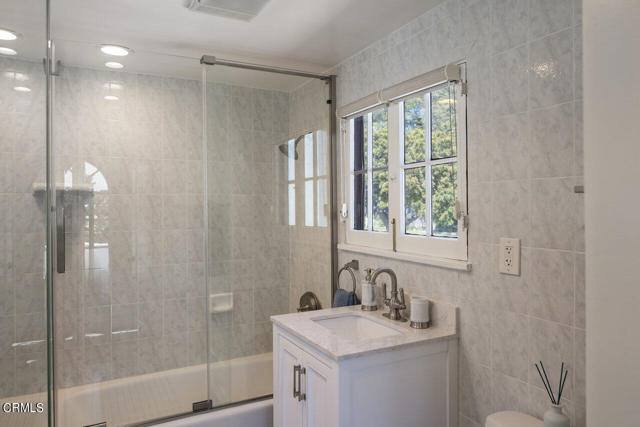 Detail Gallery Image 26 of 38 For 2057 Fair Oaks Ave, South Pasadena,  CA 91030 - 4 Beds | 3/2 Baths