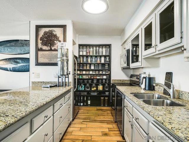 1830 Avenida Del Mundo, Coronado CA: https://media.crmls.org/mediaz/9b025ef2-3e82-4fe7-ac01-83939265ef9f.jpg