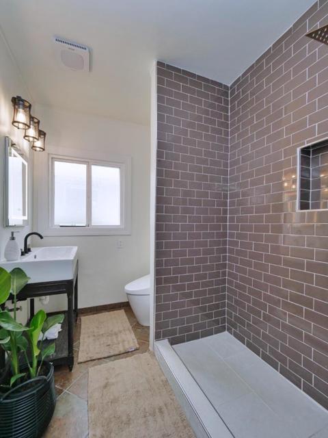 3000 56th Avenue, Oakland CA: https://media.crmls.org/mediaz/9b02770e-b44d-4dcd-ac0f-d32462db31b6.jpg