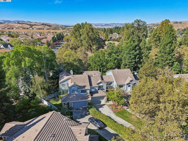 108 Kingswood Cir, Danville CA: https://media.crmls.org/mediaz/9b028c24-c02b-44bb-ac5c-33a627786559.jpg