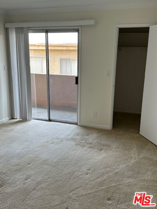 2320 S Bentley Avenue, Los Angeles CA: https://media.crmls.org/mediaz/9b02ac74-4876-4dd6-afd5-0b5749e99a40.jpg