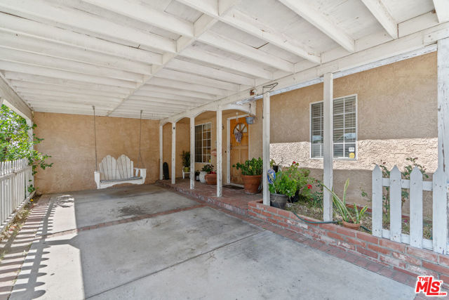 17503 Runnymede Street, Lake Balboa CA: https://media.crmls.org/mediaz/9b038c53-ef15-432c-af0b-27753d93b20d.jpg