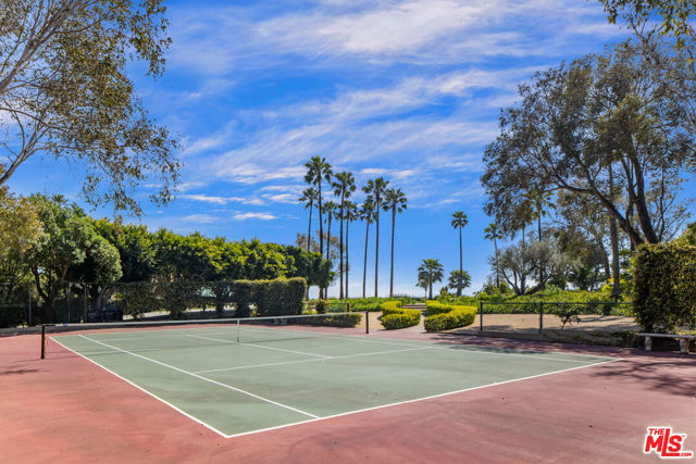 5601 Kanan Dume Road, Malibu CA: https://media.crmls.org/mediaz/9b03aab4-755a-43be-b4b1-8d660139b4fd.jpg