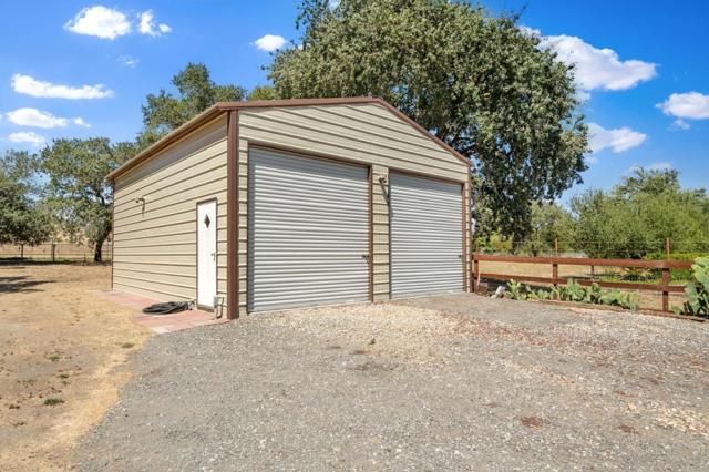9430 Burchell Road, Gilroy CA: https://media.crmls.org/mediaz/9b03aacf-6710-4b90-9352-20dd3ac7e0c4.jpg