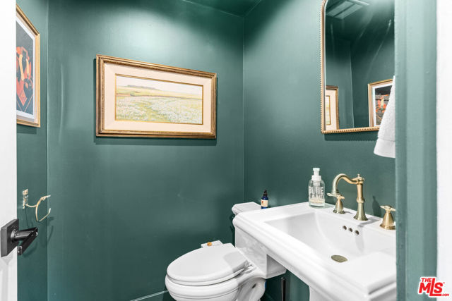 4360 Glencoe Avenue, Marina del Rey CA: https://media.crmls.org/mediaz/9b03b6dd-8504-47f9-9c06-72461144316d.jpg