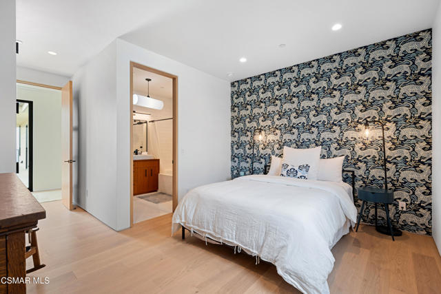33433 Decker School Road, Malibu CA: https://media.crmls.org/mediaz/9b04050e-1de4-45f5-a15c-d84277243a9a.jpg