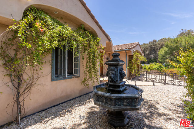 15401 Brownwood Place, Los Angeles CA: https://media.crmls.org/mediaz/9b047baf-f613-432c-8f34-982c272274a5.jpg
