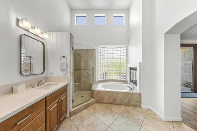 110 Celano Circle, Palm Desert CA: https://media.crmls.org/mediaz/9b04e2c3-59ee-4db9-a71e-03cd056514e2.jpg