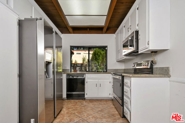 10126 Reseda Boulevard, 112 photo 4
