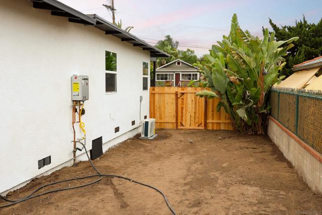 8210 Orchard Ave, La Mesa CA: https://media.crmls.org/mediaz/9b05c52e-0157-4a15-9bea-aef0527c292f.jpg