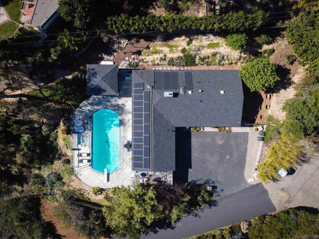 455 Glencrest Dr, Solana Beach CA: https://media.crmls.org/mediaz/9b05f76b-5484-475b-8ac2-12da08c5c5b3.jpg
