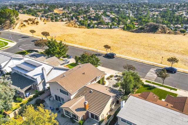 19015 Braemore Road, Porter Ranch CA: https://media.crmls.org/mediaz/9b0602ba-9743-4bce-bb83-1a2f06714b94.jpg