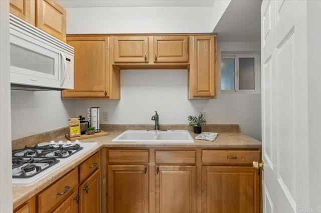 4772 Gateshead Road, Carlsbad CA: https://media.crmls.org/mediaz/9b065c7a-268d-4ce2-9637-9ed5a9580353.jpg