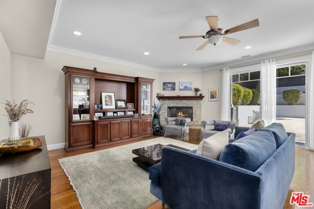 1712 CURTIS Avenue, Manhattan Beach CA: https://media.crmls.org/mediaz/9b06911d-2aff-4ec8-8457-248ddd262b40.jpg