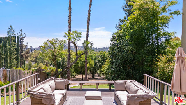 4990 Llano Drive, Woodland Hills CA: https://media.crmls.org/mediaz/9b06a7f6-a2ae-4193-a135-662051d03343.jpg
