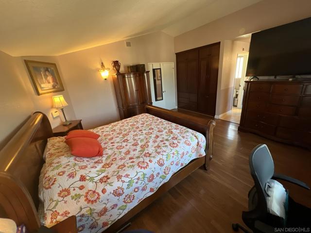 2377 Congressional Drive, El Cajon CA: https://media.crmls.org/mediaz/9b06d697-4c7f-4810-9dfd-c0dafa1af1da.jpg