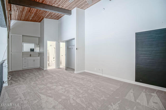 5460 White Oak Avenue, Encino CA: https://media.crmls.org/mediaz/9b070bd2-b122-438c-9cf0-f56aad9f3560.jpg