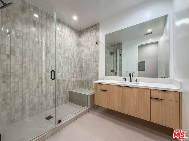 150 N Arnaz Drive, Beverly Hills CA: https://media.crmls.org/mediaz/9b0771ea-8a0c-4d70-b4da-55ec348993a3.jpg