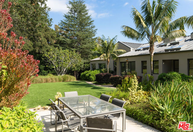 796 Hot Springs Road, Montecito CA: https://media.crmls.org/mediaz/9b077622-a88f-42df-9e84-8e7bbd0d1d2b.jpg