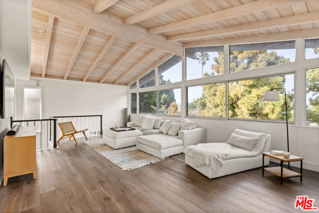 8247 Billowvista Drive, Playa del Rey CA: https://media.crmls.org/mediaz/9b0799a4-c610-4076-a5bc-80c019c7f691.jpg