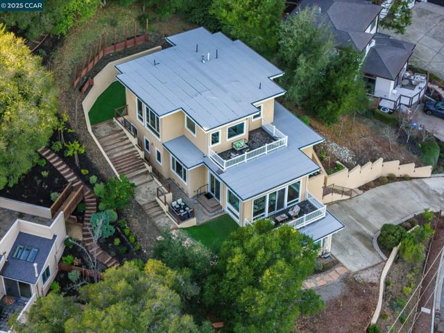 102 Barbara Rd, Orinda CA: https://media.crmls.org/mediaz/9b07d529-b6d4-4ff3-ad62-3eaa00f28758.jpg