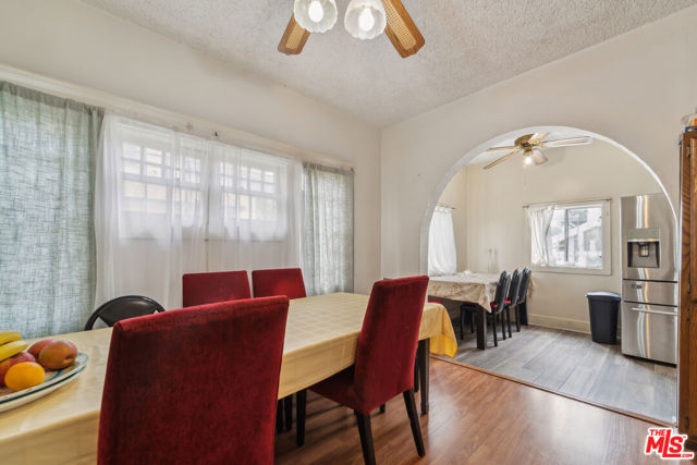 1946 S La Salle Avenue, Los Angeles CA: https://media.crmls.org/mediaz/9b080887-f7cf-4b43-8ef8-f3b04a287caa.jpg