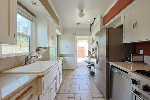518 5th Street, Coronado CA: https://media.crmls.org/mediaz/9b0898b8-6185-498a-9114-1edc9421f2cd.jpg