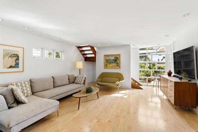 Detail Gallery Image 17 of 58 For 6028 Beaumont Ave, La Jolla,  CA 92037 - 5 Beds | 4 Baths